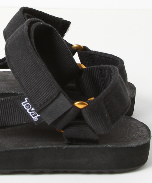 Teva（テバ）の「TEVA × AMERICAN RAG CIE ゴールドストラップサンダル（サンダル・メンズ・ブラック・10/9/8）」の9枚目の写真