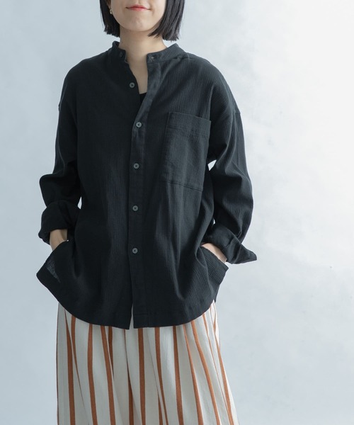 FORK&SPOON（フォークアンドスプーン）の「FORK&SPOON　楊柳バンドカラーシャツ（シャツ/ブラウス・レディース・ブラック/オフホワイト/パープル系その他・1）」の3枚目の写真