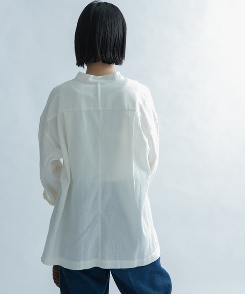 FORK&SPOON（フォークアンドスプーン）の「FORK&SPOON　楊柳バンドカラーシャツ（シャツ/ブラウス・レディース・ブラック/オフホワイト/パープル系その他・1）」の6枚目の写真