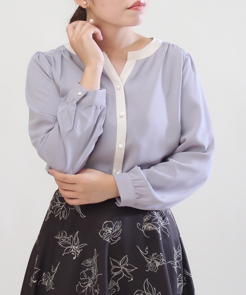 TRUDEA(トルディア)の「配色使いパールボタンスキッパー(シャツ/ブラウス・レディース・ホワイト/ベージュ/サックスブルー/ホワイト×ブラック/スモークピンク・SMALL/MEDIUM/LARGE)」の4枚目の写真