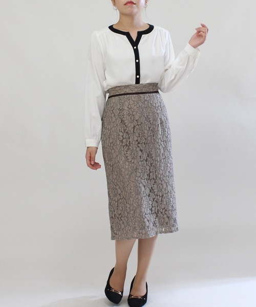TRUDEA(トルディア)の「配色使いパールボタンスキッパー(シャツ/ブラウス・レディース・ホワイト/ベージュ/サックスブルー/ホワイト×ブラック/スモークピンク・SMALL/MEDIUM/LARGE)」の15枚目の写真