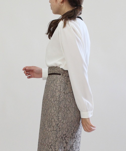 TRUDEA(トルディア)の「配色使いパールボタンスキッパー(シャツ/ブラウス・レディース・ホワイト/ベージュ/サックスブルー/ホワイト×ブラック/スモークピンク・SMALL/MEDIUM/LARGE)」の12枚目の写真
