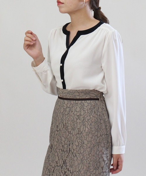 TRUDEA(トルディア)の「配色使いパールボタンスキッパー(シャツ/ブラウス・レディース・ホワイト/ベージュ/サックスブルー/ホワイト×ブラック/スモークピンク・SMALL/MEDIUM/LARGE)」の18枚目の写真