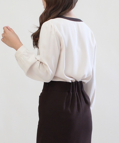 TRUDEA(トルディア)の「配色使いパールボタンスキッパー(シャツ/ブラウス・レディース・ホワイト/ベージュ/サックスブルー/ホワイト×ブラック/スモークピンク・SMALL/MEDIUM/LARGE)」の17枚目の写真