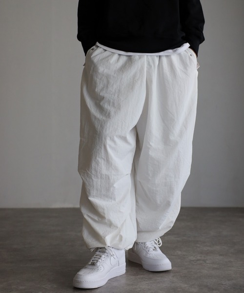 CREARE -LINO-（クレアーレリノ）の「ナイロン ワッシャースノー ルーズパンツ<ユニセックス>（その他パンツ・メンズ・ブラック/ネイビー/グリーン/マスタード/ホワイト・M/L/XL）」の2枚目の写真