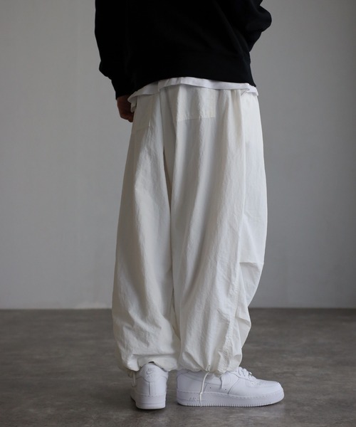 CREARE -LINO-（クレアーレリノ）の「ナイロン ワッシャースノー ルーズパンツ<ユニセックス>（その他パンツ・メンズ・ブラック/ネイビー/グリーン/マスタード/ホワイト・M/L/XL）」の6枚目の写真