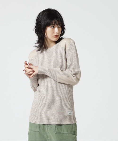 AVIREX(アヴィレックス)の「GUNPATCH MILITARY COMMAND KNIT/ ガンパッチミリタリーコマンドニット(ニット/セーター・レディース・ホワイト系2/オリーブ系/グレー・M/S)」の2枚目の写真
