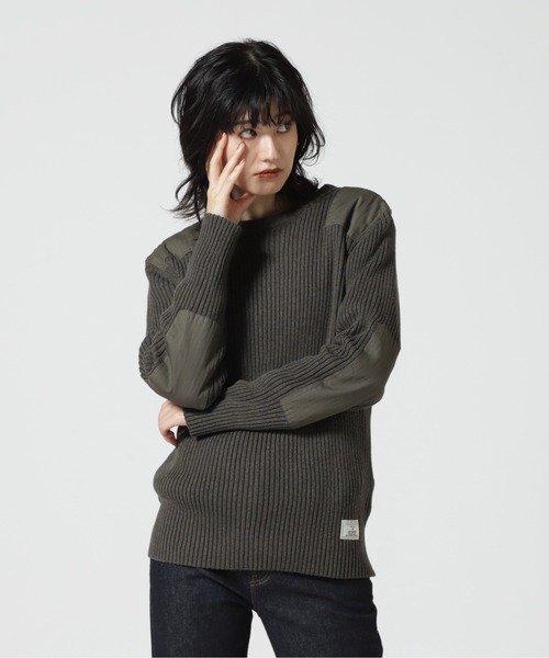 AVIREX(アヴィレックス)の「GUNPATCH MILITARY COMMAND KNIT/ ガンパッチミリタリーコマンドニット(ニット/セーター・レディース・ホワイト系2/オリーブ系/グレー・M/S)」の3枚目の写真
