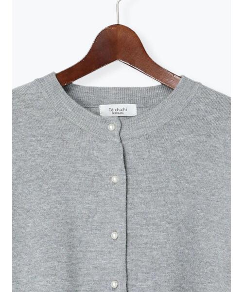 Te chichi TERRASSE（テチチテラス）の「パール釦カーディガン（カーディガン/ボレロ・レディース・ブラック/グレー/オフホワイト・ﾌﾘ-）」の6枚目の写真