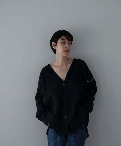marjour（マージュール）の「STITCH KNIT CARDIGAN（カーディガン/ボレロ・レディース・ベージュ/チャコールグレー・M）」の22枚目の写真