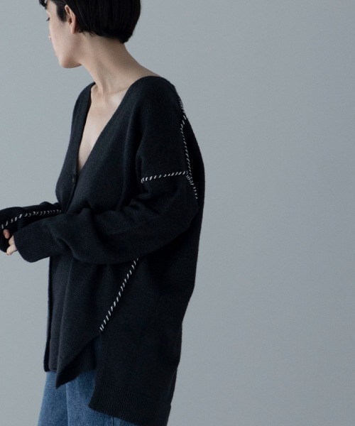 marjour（マージュール）の「STITCH KNIT CARDIGAN（カーディガン/ボレロ・レディース・ベージュ/チャコールグレー・M）」の4枚目の写真