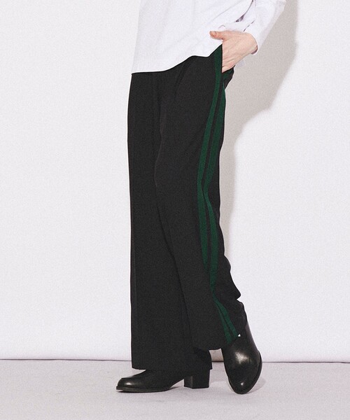 tk.TAKEO KIKUCHI（ティーケータケオキクチ）の「◆ワイドフレアラインパンツ（その他パンツ・メンズ・ブラック系4/アイボリー系4・03/02）」の2枚目の写真