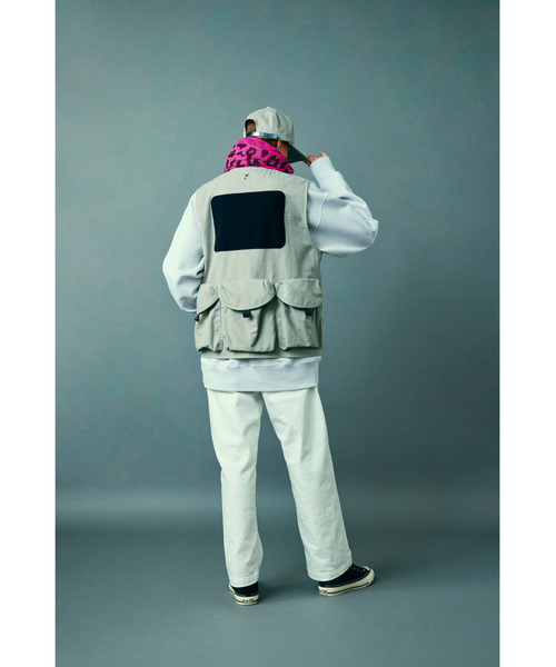 WHIZLIMITED（ウィズリミテッド）の「ARC VEST（ベスト・メンズ・チャコール/グレー・MEDIUM/LARGE）」の2枚目の写真