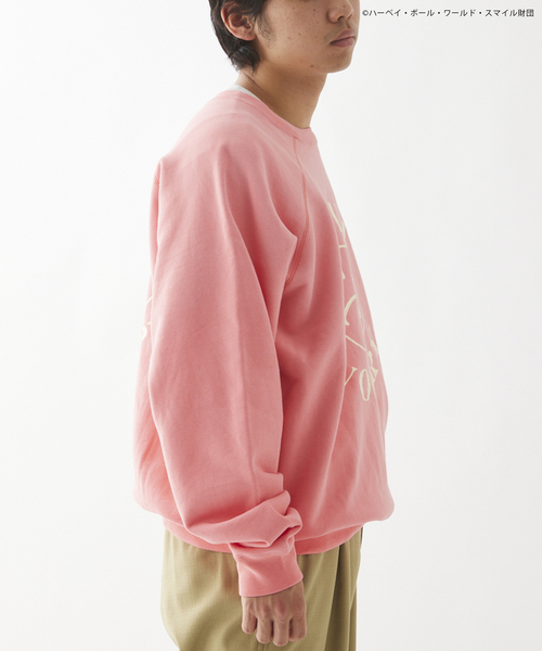 JOURNAL STANDARD relume（ジャーナルスタンダード　レリューム）の「CALIFORNIA スマイリーフェイス クルーネックスウェット（スウェット・メンズ・ブラック/ネイビー/ピンク・MEDIUM/LARGE）」の5枚目の写真