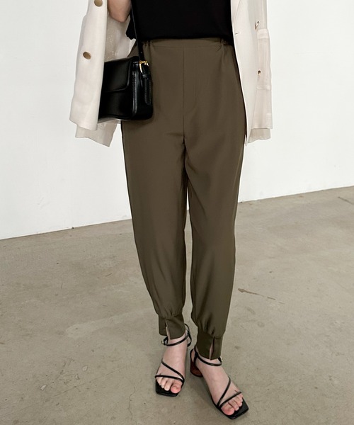 RANAN（ラナン）の「[速乾/接触冷感/UVカット/防シワ]裾スリットジョガーパンツ（その他パンツ・レディース・サンドグレー/ブラック/ネイビー/チャコール/カーキ/ピンク・LL/M/S/L）」の4枚目の写真