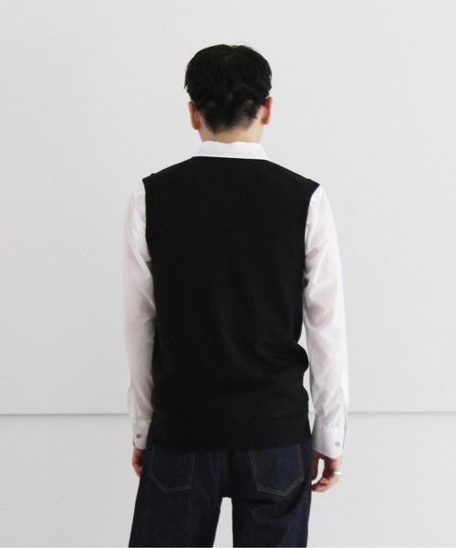 FRED PERRY CLASSIC V-NECK TANK ベスト FRED PERRY CLASSIC V-NECK TANK ベスト - メルカリ