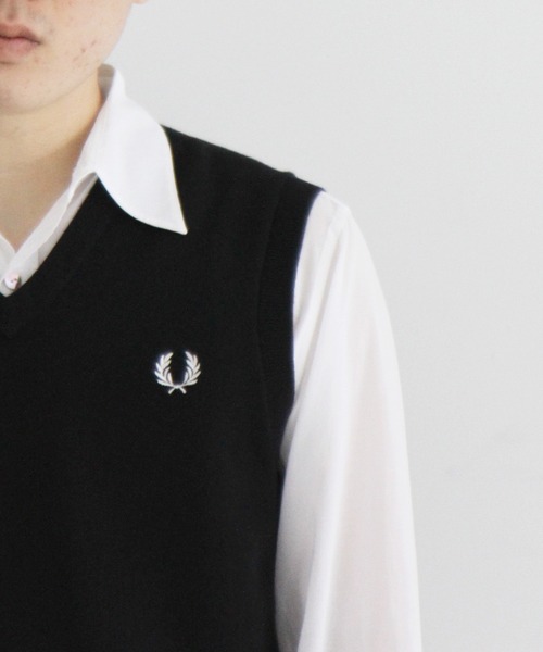 FRED PERRY CLASSIC V-NECK TANK ベスト Fred Perry Classic V-Neck Tank Black at CareOfCarl.com
