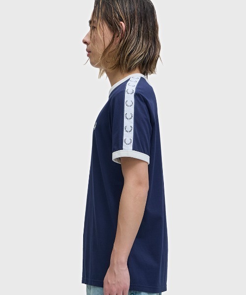 FRED PERRY(フレッドペリー)の「Taped Ringer T-Shirt/テープリンガーTシャツ(Tシャツ/カットソー・メンズ・ブラック/ネイビー/ホワイト/グレー/ライトブルー・L/M/S)」の17枚目の写真