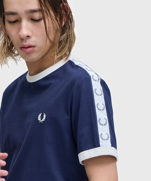 FRED PERRY(フレッドペリー)の「Taped Ringer T-Shirt/テープリンガーTシャツ(Tシャツ/カットソー・メンズ・ブラック/ネイビー/ホワイト/グレー/ライトブルー・L/M/S)」の19枚目の写真