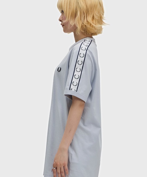 FRED PERRY(フレッドペリー)の「Taped Ringer T-Shirt/テープリンガーTシャツ(Tシャツ/カットソー・メンズ・ブラック/ネイビー/ホワイト/グレー/ライトブルー・L/M/S)」の13枚目の写真