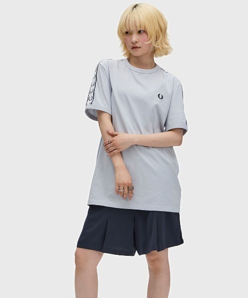 FRED PERRY(フレッドペリー)の「Taped Ringer T-Shirt/テープリンガーTシャツ(Tシャツ/カットソー・メンズ・ブラック/ネイビー/ホワイト/グレー/ライトブルー・L/M/S)」の16枚目の写真