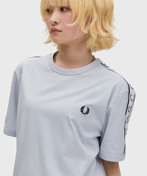 FRED PERRY(フレッドペリー)の「Taped Ringer T-Shirt/テープリンガーTシャツ(Tシャツ/カットソー・メンズ・ブラック/ネイビー/ホワイト/グレー/ライトブルー・L/M/S)」の15枚目の写真