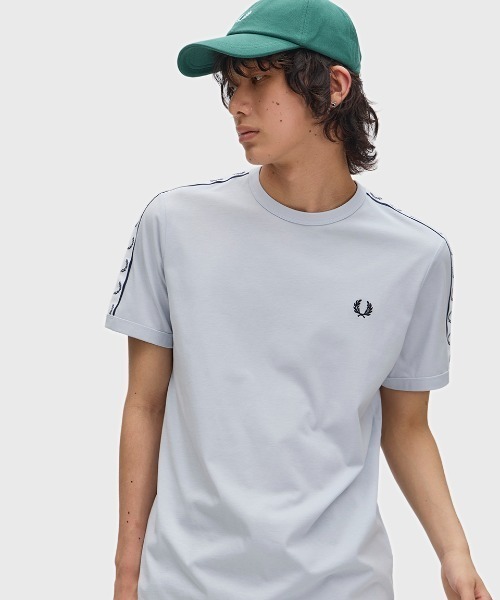 FRED PERRY(フレッドペリー)の「Taped Ringer T-Shirt/テープリンガーTシャツ(Tシャツ/カットソー・メンズ・ブラック/ネイビー/ホワイト/グレー/ライトブルー・L/M/S)」の11枚目の写真
