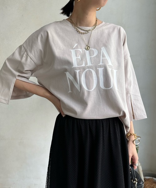 DouDou（ドゥドゥ）の「袖スリットロゴTEE（Tシャツ/カットソー・レディース・ベージュ/ピンク/オフホワイト/ライトグリーン・FREE）」の3枚目の写真