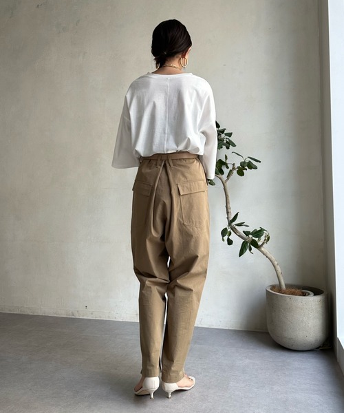 DouDou（ドゥドゥ）の「袖スリットロゴTEE（Tシャツ/カットソー・レディース・ベージュ/ピンク/オフホワイト/ライトグリーン・FREE）」の9枚目の写真