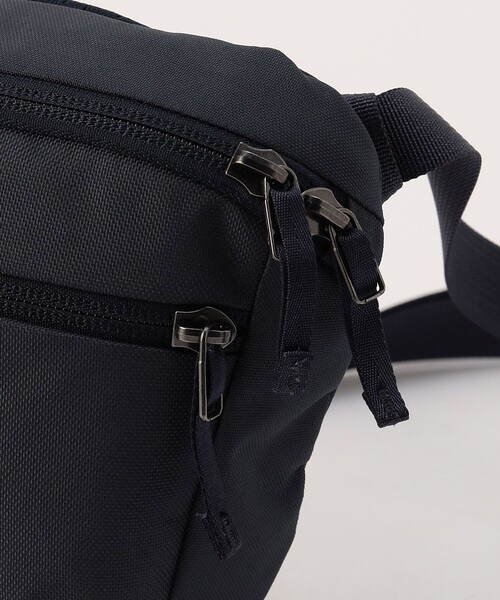 ARC'TERYX(アークテリクス)の「ARC'TERYX/アークテリクス MANTIS 1/マンティス1 ショルダーバック(ショルダーバッグ・メンズ・ネイビー/ブラック・フリ-)」の7枚目の写真