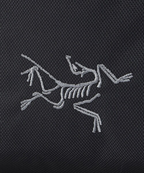 ARC'TERYX(アークテリクス)の「ARC'TERYX/アークテリクス MANTIS 1/マンティス1 ショルダーバック(ショルダーバッグ・メンズ・ネイビー/ブラック・フリ-)」の8枚目の写真