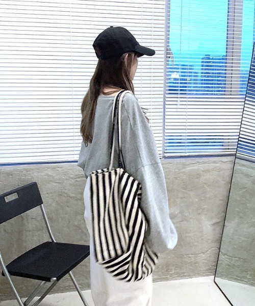 LADY LIKE(レディライク)の「裾ドロストショート丈トップス(Tシャツ/カットソー・レディース・ブラック/ホワイト/グレー・M)」の10枚目の写真