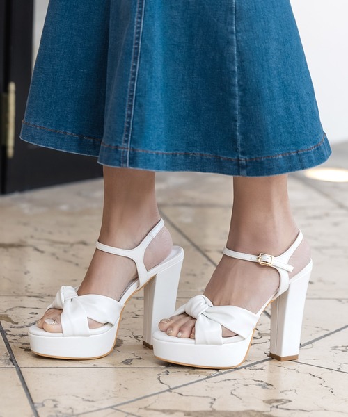 Julia Boutique（ジュリアブティック）の「ドットと無地から選べるチャンキーヒールストラップサンダル/23075（サンダル・レディース・ブラック/ホワイト/ドット/ピンクベージュ・S/L/3L/M/XS/LL）」の7枚目の写真