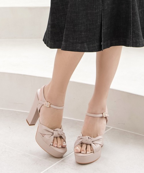 Julia Boutique（ジュリアブティック）の「ドットと無地から選べるチャンキーヒールストラップサンダル/23075（サンダル・レディース・ブラック/ホワイト/ドット/ピンクベージュ・S/L/3L/M/XS/LL）」の17枚目の写真