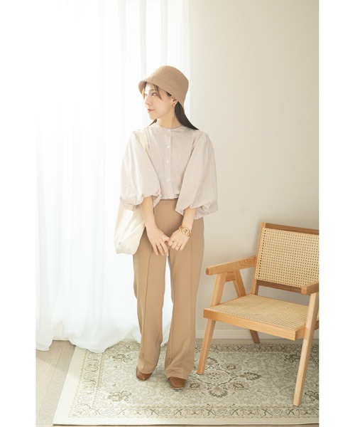 Amourire(アムリール)の「【yumi.コラボ】ふんわり着映え。ボリューム袖バンドカラーブラウス(シャツ/ブラウス・レディース・オフホワイト/ベージュ/ブラック・M/S)」の11枚目の写真