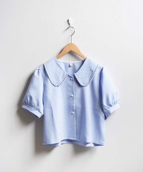shopnikoniko（ショップニコニコ）の「パールボタン パフスリーブ 半袖ブラウス（シャツ/ブラウス・レディース・ブルー/ホワイト・フリー）」の4枚目の写真