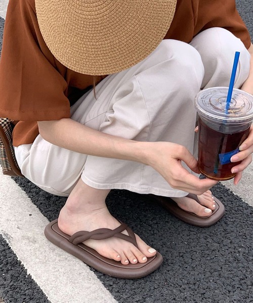 Dita Muaj.(ディータムアージュ)の「ナチュラルカラー ラバートングビーチサンダル(サンダル・レディース・ブラック/クリーム/ホワイト/ブラウン・S/M/L)」の5枚目の写真
