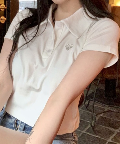 meJane（ミージェーン）の「ハート刺繍クロップド丈 半そでちびポロシャツ（ポロシャツ・レディース・チェリーレッド/ホワイト/ブラック/グレー・FREE）」の2枚目の写真