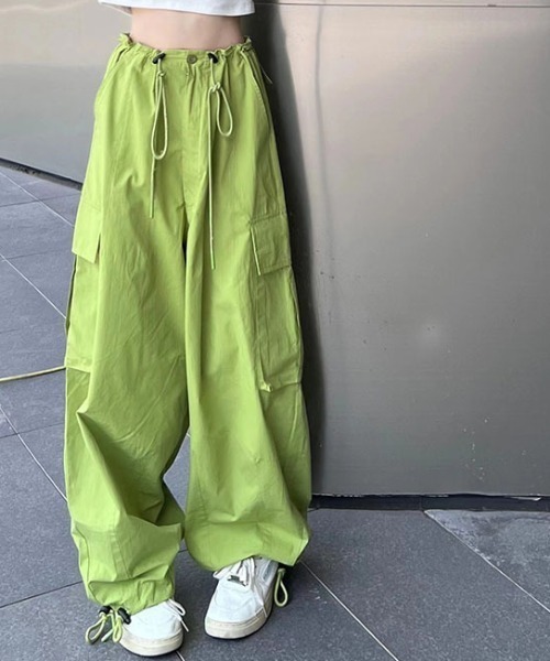 deux amour（ドゥーザムール）の「ドロストワイドカーゴパンツ（カーゴパンツ・レディース・ブラック/グリーン・FREE）」の2枚目の写真