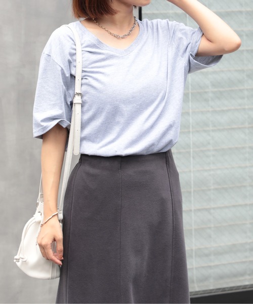 GILDAN(ギルダン)の「【GILDAN】4.5 oz ソフトスタイルVネック Tシャツ ※64V00 MURS(Tシャツ/カットソー・メンズ・チャコールグレー/グレー/ブラック/ネイビー/ホワイト/レッド・S/M/L/XL)」の4枚目の写真