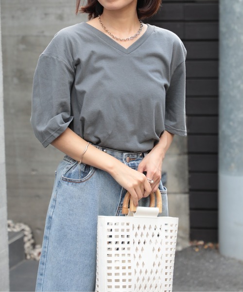 GILDAN(ギルダン)の「【GILDAN】4.5 oz ソフトスタイルVネック Tシャツ ※64V00 MURS(Tシャツ/カットソー・メンズ・チャコールグレー/グレー/ブラック/ネイビー/ホワイト/レッド・S/M/L/XL)」の3枚目の写真