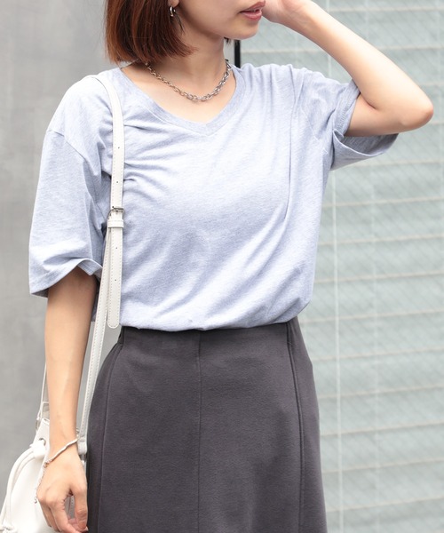 GILDAN(ギルダン)の「【GILDAN】4.5 oz ソフトスタイルVネック Tシャツ ※64V00 MURS(Tシャツ/カットソー・メンズ・チャコールグレー/グレー/ブラック/ネイビー/ホワイト/レッド・S/M/L/XL)」の19枚目の写真
