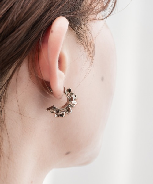 ENOA（エノア）の「フラワーピアス（ピアス（両耳用））」 - WEAR