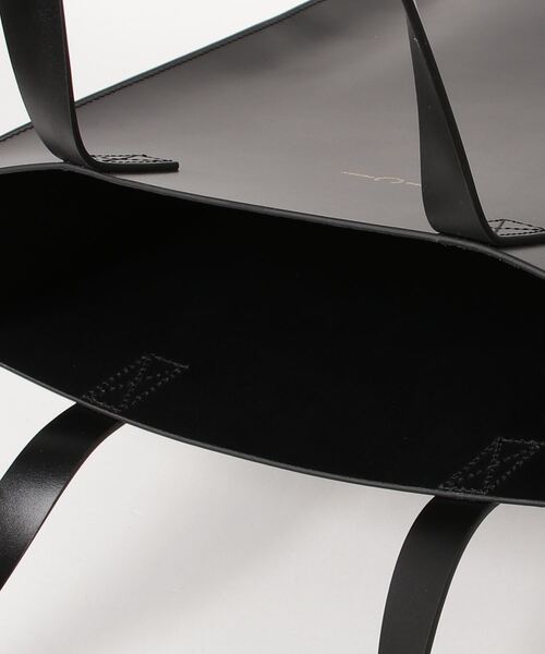 FRED PERRY（フレッドペリー）の「Burnished Leather Tote Bag（トートバッグ・メンズ・ブラック・ONE SIZE）」の4枚目の写真