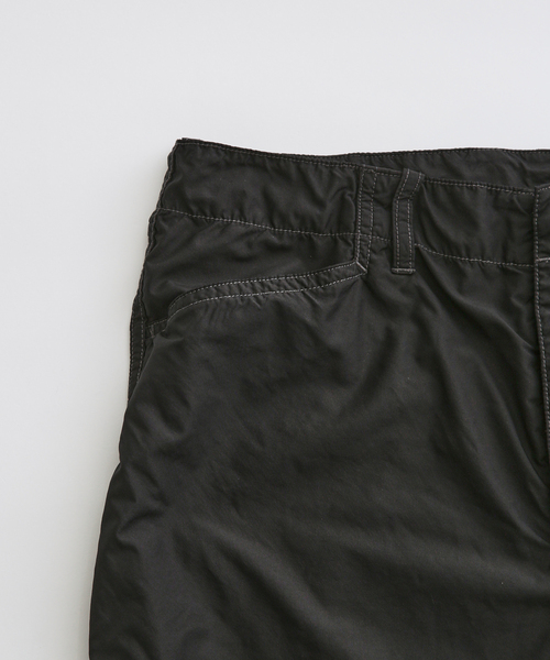 ADAM ET ROPE'(アダムエロペ)の「《High Press Dyeing》シャンブレー タフタ ワイドス トレート パンツ / セットアップ対応(その他パンツ・メンズ・レッド系その他4/ブラック系その他/チャコールグレー・L/M)」の6枚目の写真