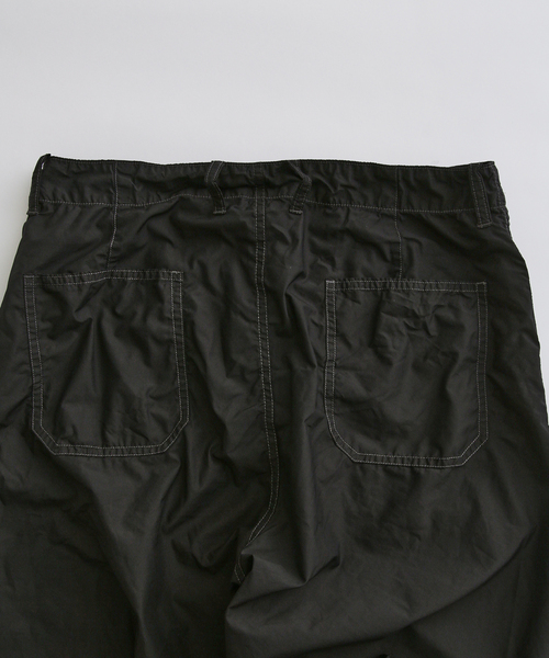 ADAM ET ROPE'(アダムエロペ)の「《High Press Dyeing》シャンブレー タフタ ワイドス トレート パンツ / セットアップ対応(その他パンツ・メンズ・レッド系その他4/ブラック系その他/チャコールグレー・L/M)」の7枚目の写真