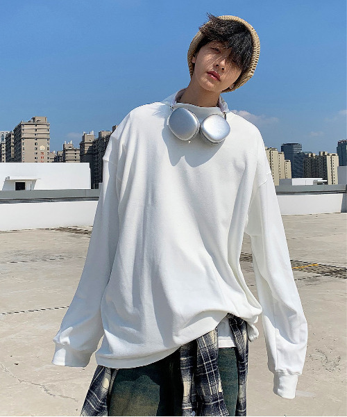 neos（ネオス）の「【neos -addictive design-】ルーズシルエット ハイネック ピーチ起毛 ロングスリーブ プルオーバー（Tシャツ/カットソー・メンズ・ブラック/ベージュ/ホワイト・X-LARGE/LARGE/MEDIUM）」の4枚目の写真