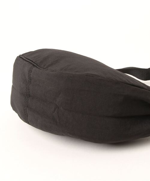 Coo+i(クーイ)の「三日月ナイロンショルダーバッグ(ショルダーバッグ・レディース・ブラック/カーキ/ブルー/テラコッタ/ベージュ・FREE)」の20枚目の写真