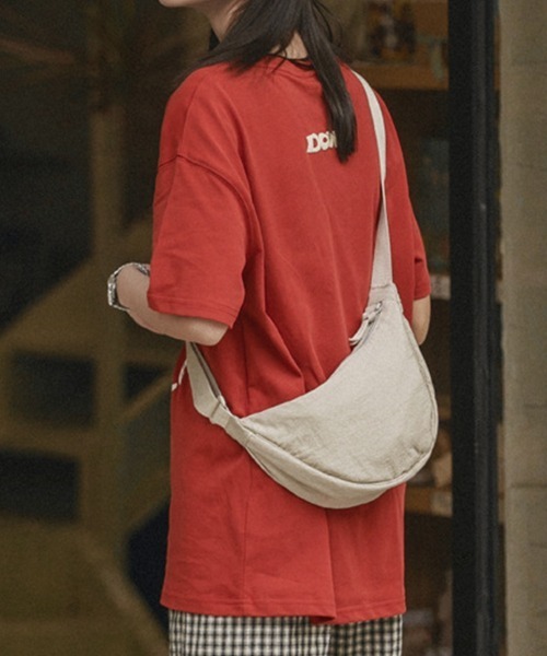 Coo+i(クーイ)の「三日月ナイロンショルダーバッグ(ショルダーバッグ・レディース・ブラック/カーキ/ブルー/テラコッタ/ベージュ・FREE)」の14枚目の写真