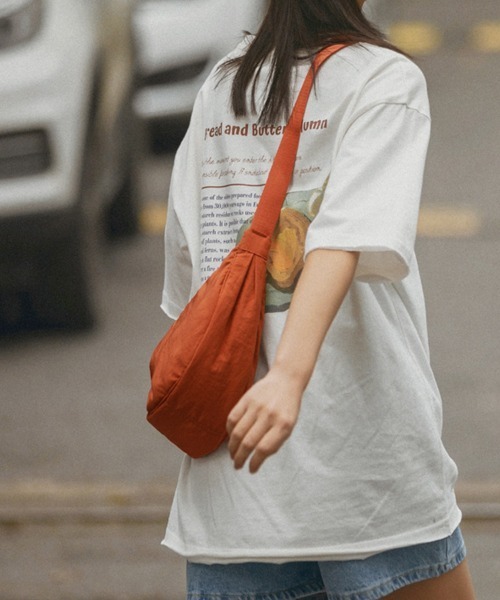 Coo+i(クーイ)の「三日月ナイロンショルダーバッグ(ショルダーバッグ・レディース・ブラック/カーキ/ブルー/テラコッタ/ベージュ・FREE)」の15枚目の写真